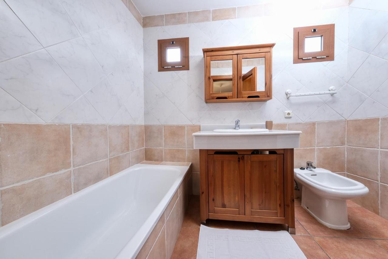 Casa Elin-Shared Pool, Fast Wifi Villa กอสตา เตกีสเซ ภายนอก รูปภาพ